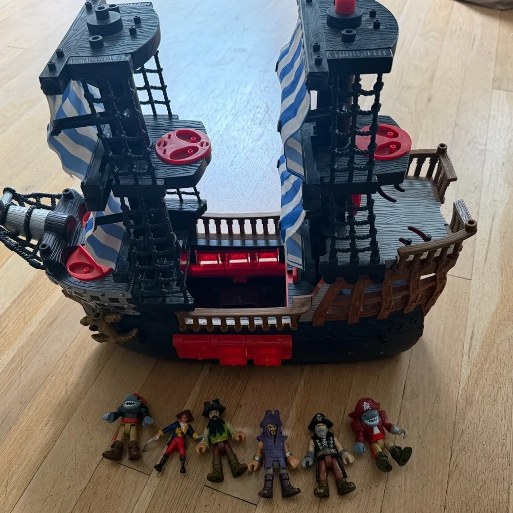 2006 imaginext pirate ship toy